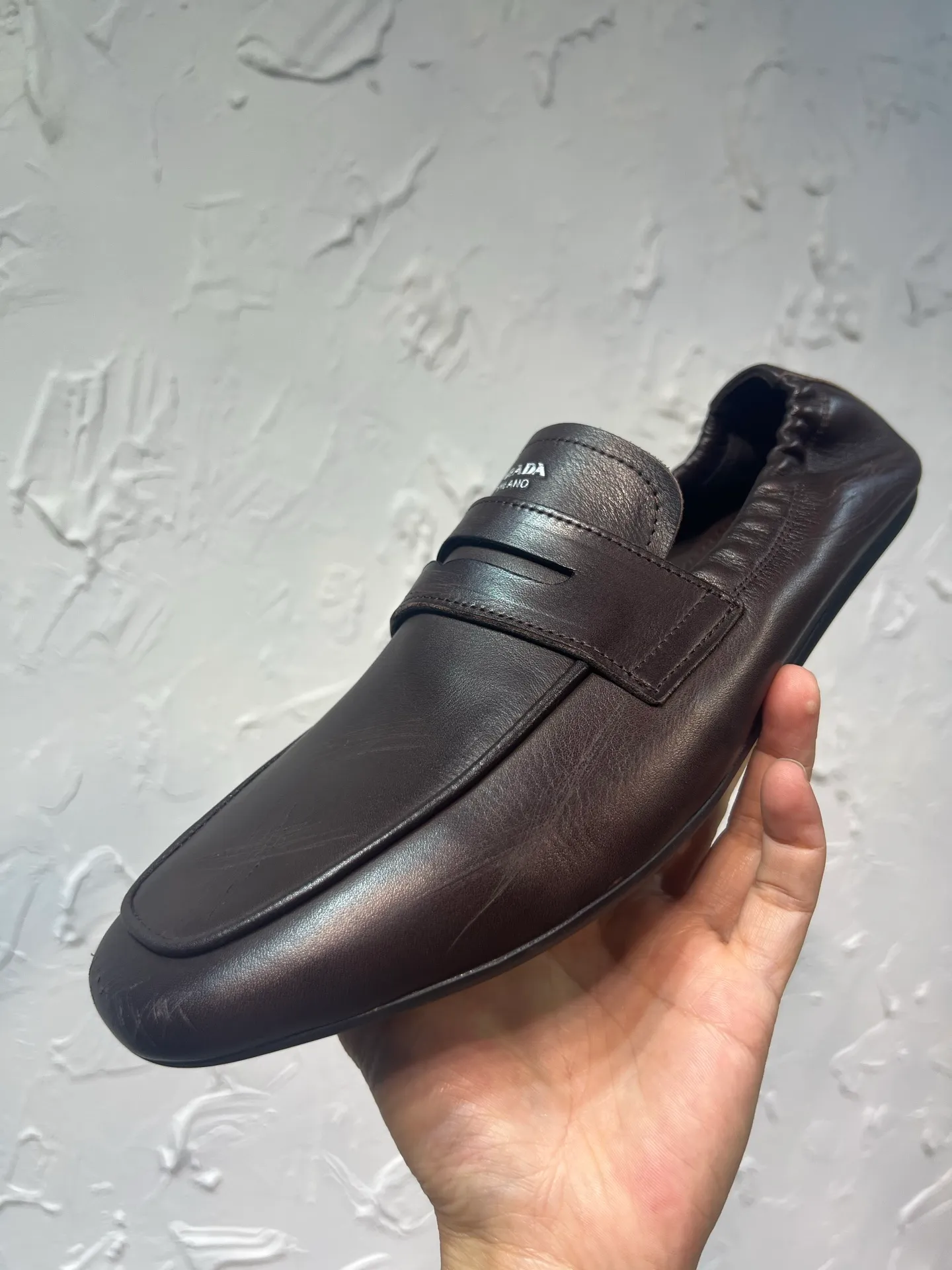 P780 prada derby2025 spring and autumn latest Prada one-legged retro men's loafers, Shuffle hollowed-out men's shoes, upper cowhide, lining and foot cowhide, rubber sole, black and brown 2-color original packaging Code number: 39-46